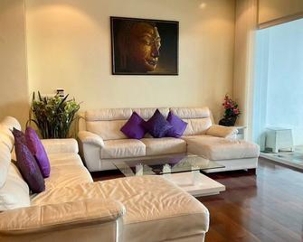 Grand Kamala Falls - Kathu - Living room
