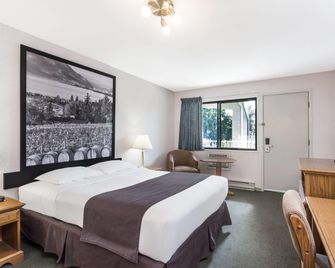 Super 8 by Wyndham Kelowna BC - קלונה - חדר שינה