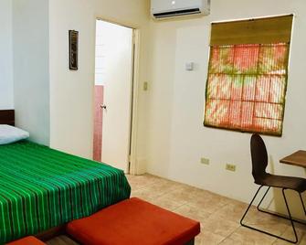 Hometel Private Studio - Montego Bay - Slaapkamer