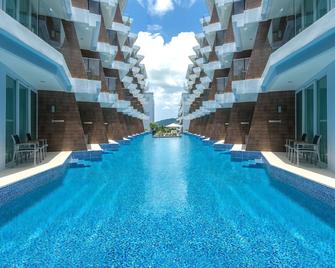 The Beachfront Hotel Phuket - Rawai - Bazén