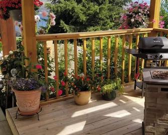 A taste of Mexico in the heart of wine country. - Peachland - Balcony