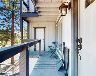 Heavenly Hideaway - Stateline - Balcony
