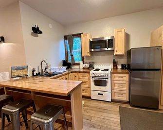 Cozy studio in gorgeous Salmon with AC, WiFi, Hot tub - Salmon - Кухня