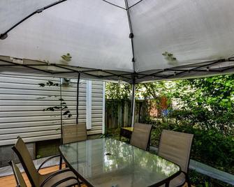 Private bungalow near Innisfil beach - Innisfil - Patio