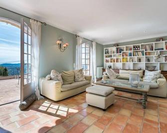 Holiday Home Villa Chaumado by Interhome - Spéracèdes - Sala de estar