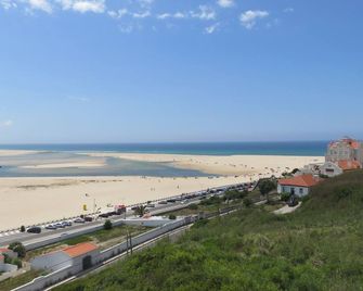 Modern villa with terrace and heated pool close to the lagoon and ocean - Foz do Arelho - Beach