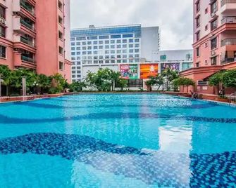 Mts @ Marina Court Resort Condo - קוטה קינבאלו - בריכה