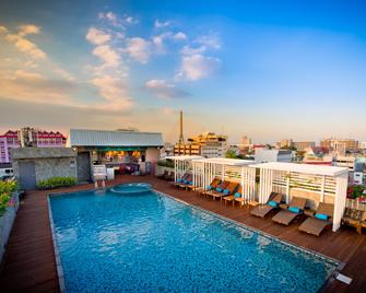 Nouvo City Hotel - בנגקוק - בריכה
