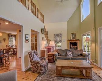 Pet-Friendly Getaway With Spectacular Mountain View - Saluda - Sala de estar