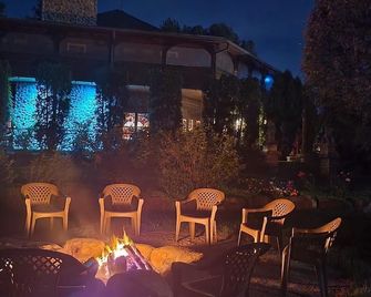 Wisconsin Dells Cabin Rentals with hot tub, 6 bedroom cabin Wisconsin Dells - Wisconsin Dells - Patio