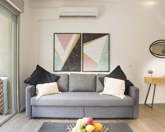 Spacious and relaxing apartment near the Beach - Tel Aviv - Sala de estar