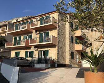 Apartmani Villa Borzic - Omiš - Building