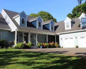 Welcome to the Cape! Cute, quiet and clean apartment ready for your stay. - Bourne - Building