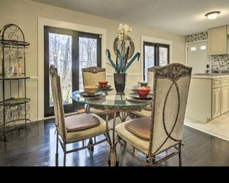 Cozy Hidden Gem In Randallstown, MD - Randallstown - Dining room