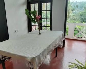 Villa N Homestay - Unawatuna - Dining room
