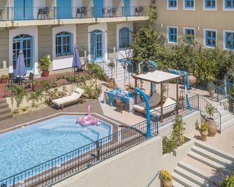 Agia Markella - Vrontádos - Piscina