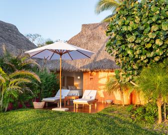 Casitas De Las Flores - Costa Careyes - Patio