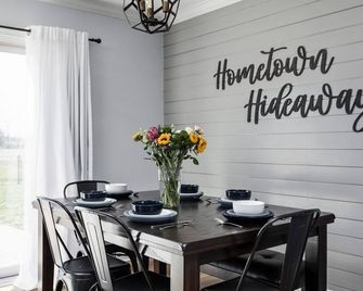 Entertainer's Dream w Pool and Games - Greenwood - Dining room