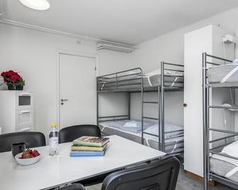Tallbackens Gård & Vandrarhem - Norrköping - Bedroom