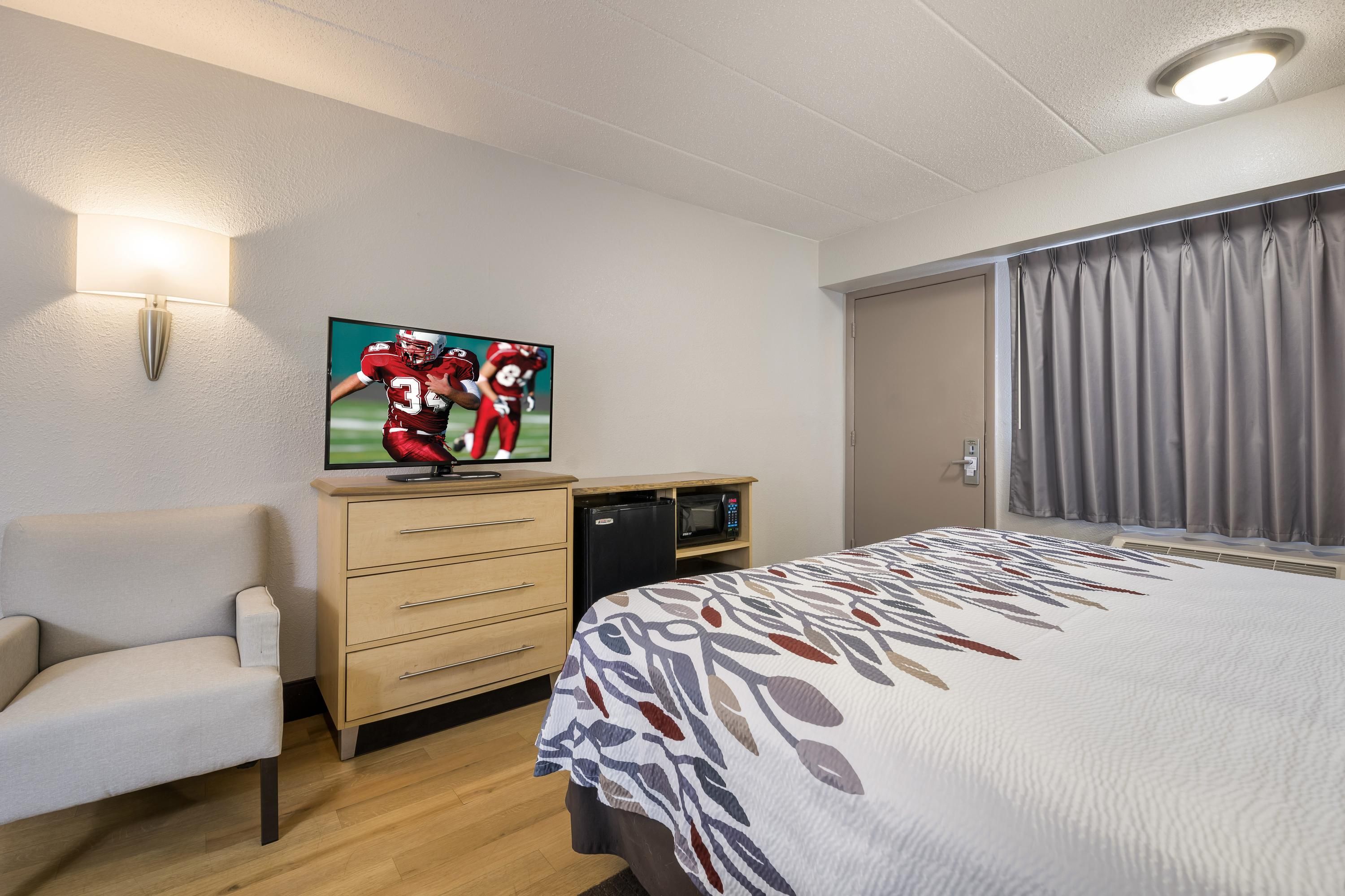 Bedroom view of Red Roof Inn Rockford East - Casino District