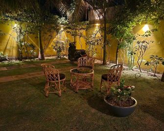 Cheerful 2 bedroom cottage with refreshing view ! Pet friendly ! - Rishikesh - Patio