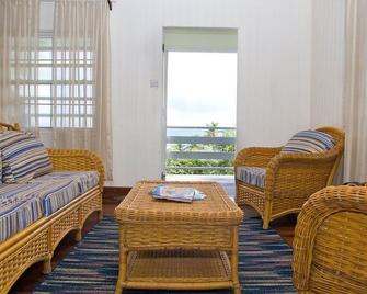 East Coast Oasis - Steps to Beach - Bathsheba - Living room