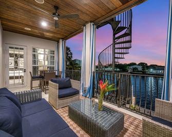 The Modern Castle | Canal View & Access | Rooftop | Living Greenhouse | Vlllas - Fort Lauderdale - Balcony