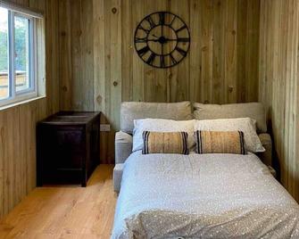 Hunting Gate Lodge - Redruth - Bedroom