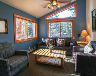 Beautiful 3 Bedroom Chalet With Mountain Views, Personal Hot Tub, - Estes Park - Salon