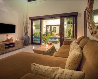 Villa Avisha, charming 2BR - Kuta - Living room