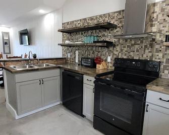 2 Bedroom apartment with handicap-friendly features - Mount Airy - Kitchen