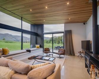 The Woolstore Luxury Holiday Home by MajorDomo - Arrowtown - Obývací pokoj