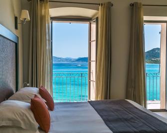 أوتل بيرلا روزا - ليل روس - غرفة نوم