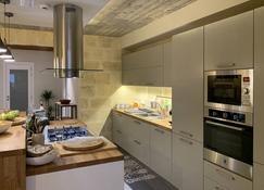 Tac-Cnic Heritage Living - Apartment, Spa Suite & Spectacular Views - Żebbuġ, Gozo - Kitchen
