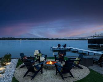 Fall Sale! Private Lakefront | Kayaks |bikes - Knox - Balcony