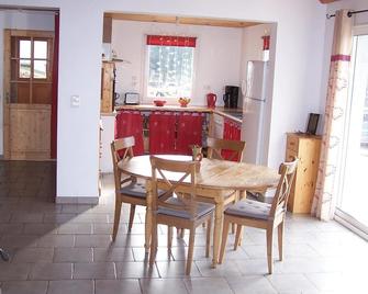 Charming chalet style house - Les Estables - Salle à manger