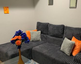 Charming 2-bedroom townhome in fabulous Canal Winchester! Pool & Fitness center! - Canal Winchester