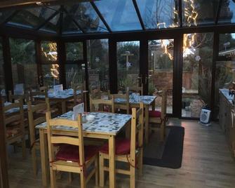 Woodpaddock Bed & Breakfast - March - Restaurant