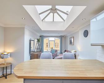 Host & Stay - The Milton - Saltburn-by-the-Sea - Dining room