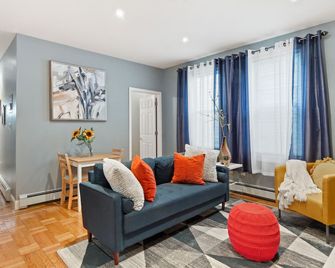 Brand new 2 bedroom apartment in the schuylerville section on the Bronx - Bronx - Living room