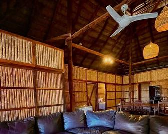 Ocean Pearl Beach Lodge - Vilanculos - Living room