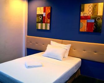 Abrhys Ridge Inn - קורון - חדר שינה