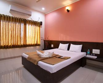 Hotel Pride Inn Shirdi - Shirdi - Bedroom