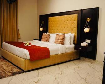 Faletti's Grand MM Alam Road - Lahore - Slaapkamer