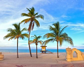 Caribbean Resort By The Ocean - Hollywood - Strand
