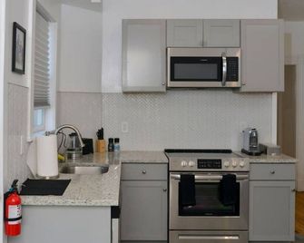Boston Historical Urban Oasis - Boston - Kitchen