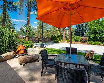 Parkway House - Pickleball Court- Dog Friendly - Basketball - Family Perfect - Nine Mile Falls - Patio