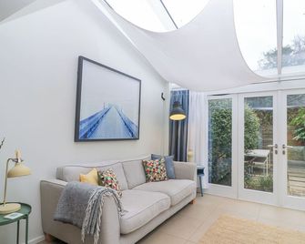 6 Inveravon, Family Friendly, Country Holiday Cottage In Christchurch - Christchurch - Wohnzimmer