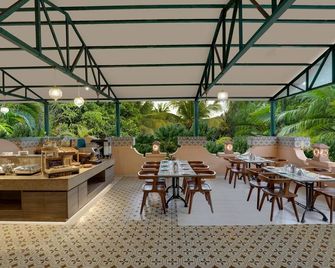 Lemon Tree Amarante Beach Resort, Goa - פאנג'י - מסעדה