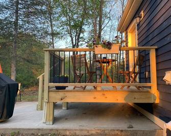 Rustic Ranch Near Three Hudson River Towns - Coxsackie - Outdoors view